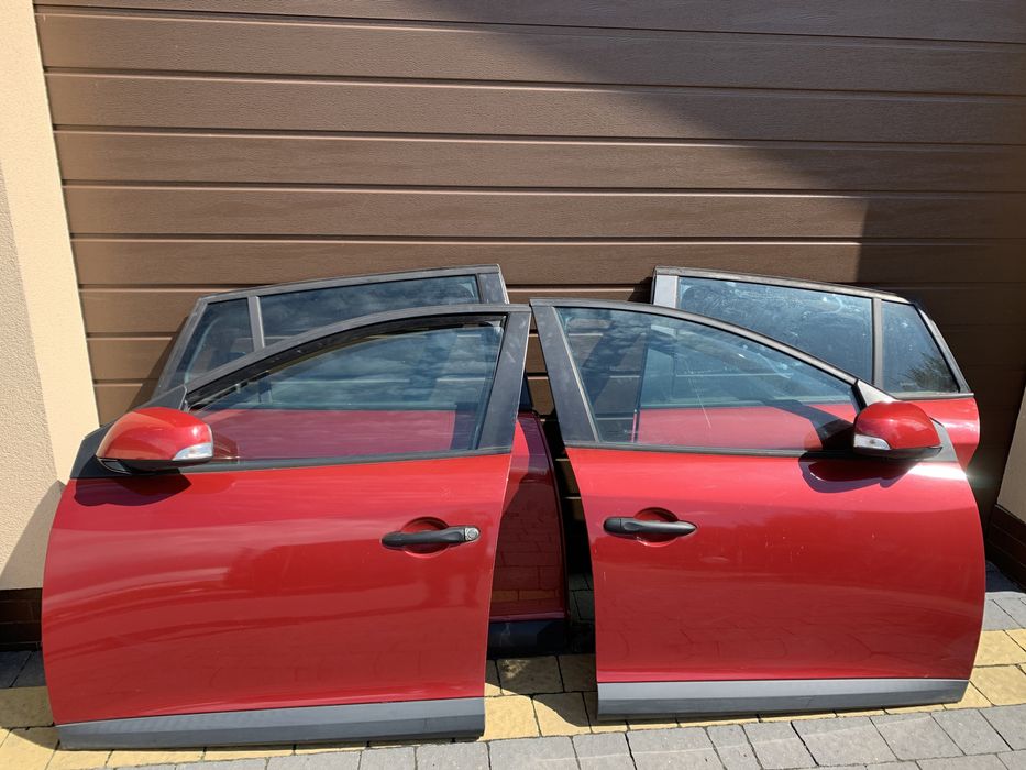 Двери передние задние Рено Мегане-3. Renault Megane Рено Сценик 3