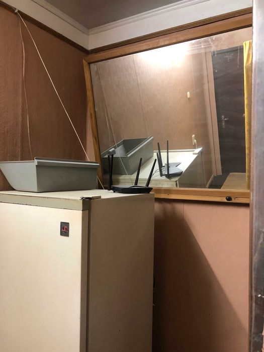 Продам квартиру на Алмазному . Поруч з зупинкою.