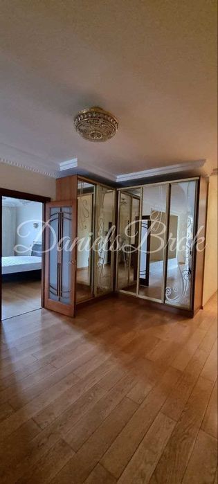 Аренда 4 комнатные апартаменты в ЖК Диамант