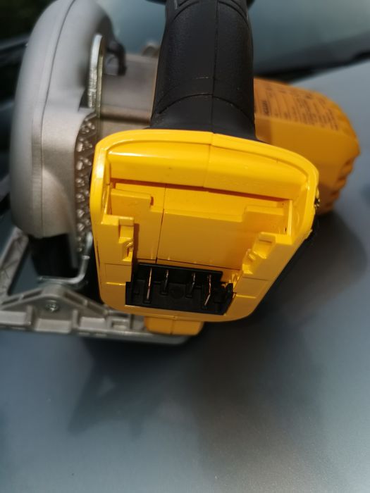 Piła dewalt dcs391