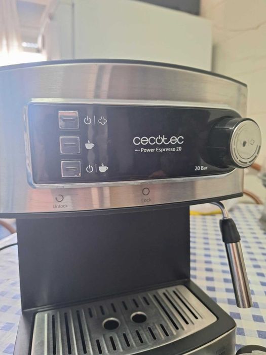 Máquina de café Cecotec em bom estado pouco uso