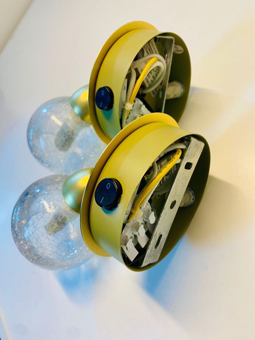 Dois candeeiros de parede