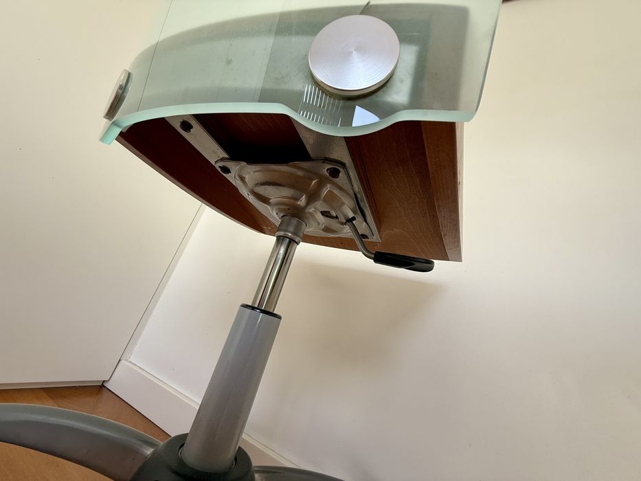 Cadeira escritório em Cerejeira