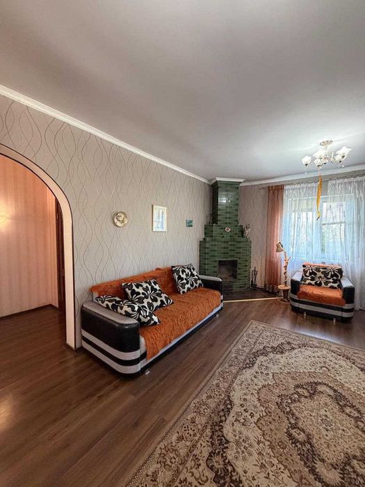 Продається 2-поверховий будинок, 200 м2, 47 соток, с. Гостролуччя