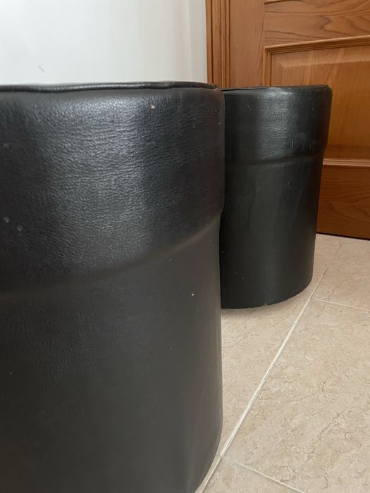 Sofá em pele e 2 bancos em pele- preto