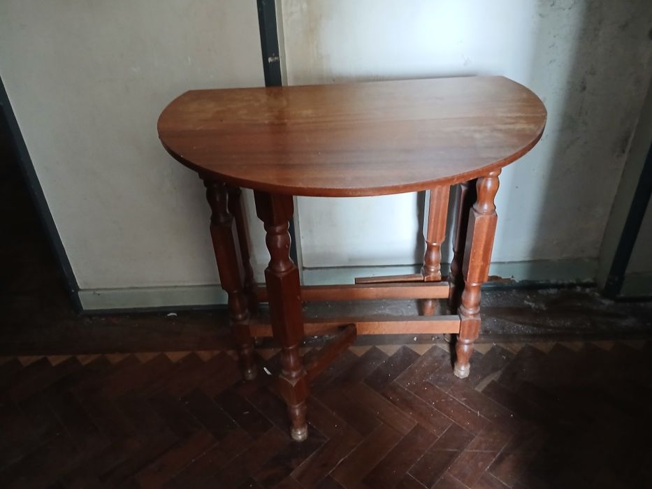 Mesa de madeira massiva dobrável