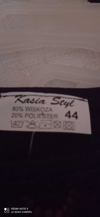 Ładna czarna bluzka damska z 3/4 koronkowym rękawem w rozm. 44