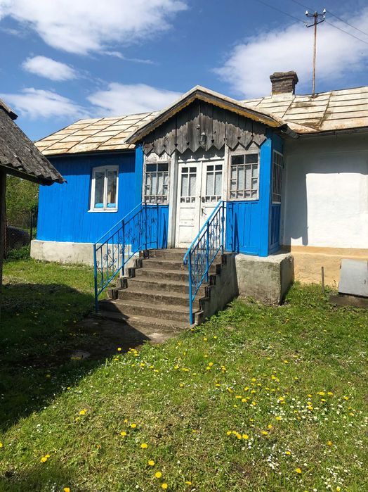 Приватний будинок з присадибною ділянкою