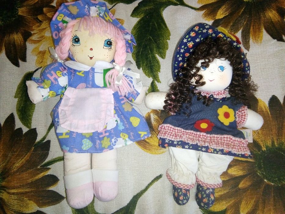 Bonecas em porcelana e de pano