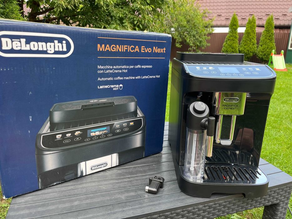 Кавомашина DELONGHI Magnifica Evo Next  2025 рік 12 місяць пробіг 270чашок