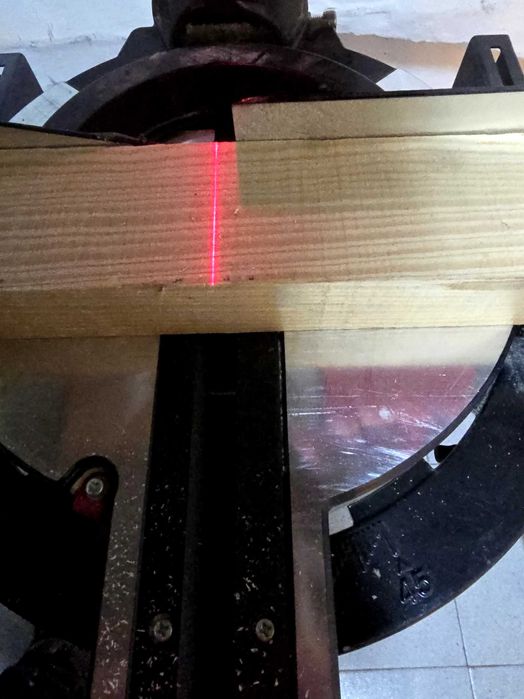 Maquina de meia esquadria com bancada e garantia.