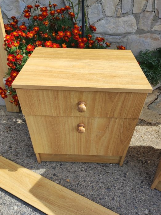 Conjunto cama + 2 mesas cabeceira + cómoda + espelho + secretária