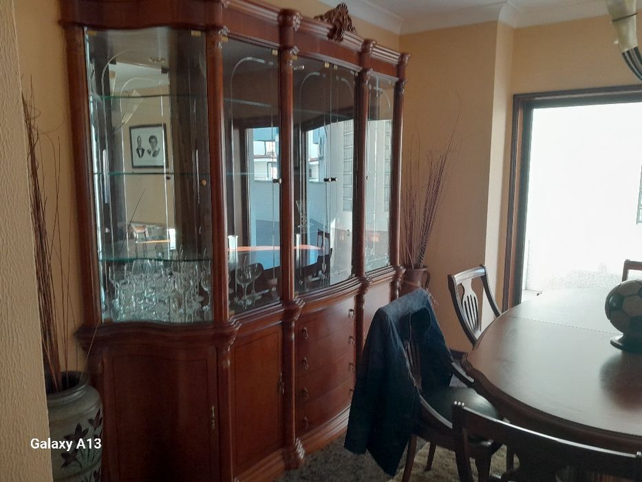 Vendo cristaleira com mesa