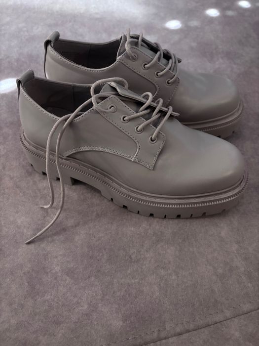 Nowe szare skórzane buty na wiosnę ALDO