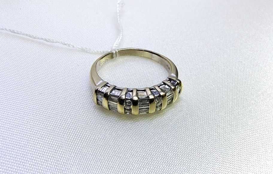 Pierścionek ze złota z brylantami - pr. 750