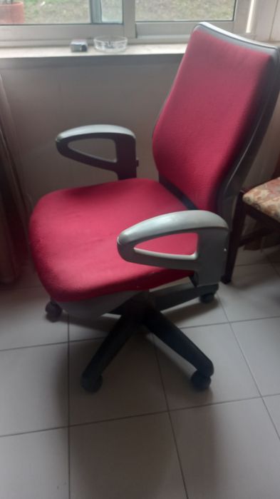 Cadeira de escritório. Bom estado.