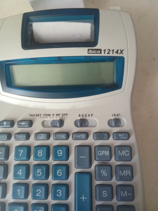 Duas máquinas registradoras . Sharp e Ibico.