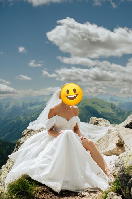Piękna suknia ślubna plus welon