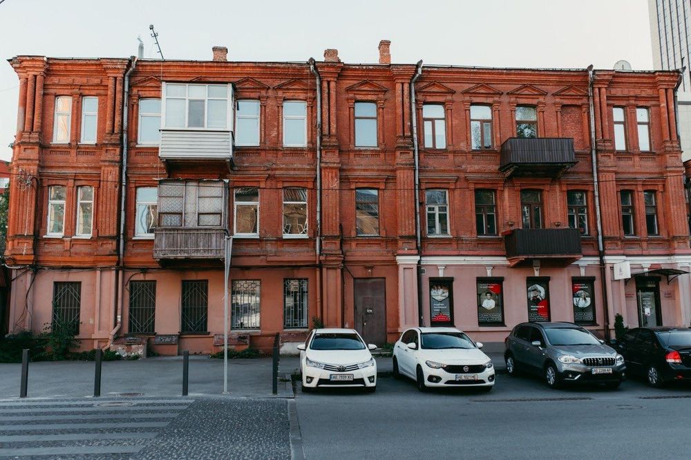 ПРОДАЖ!Будівля в самому центрі міста,біля Менори та Успенської площі