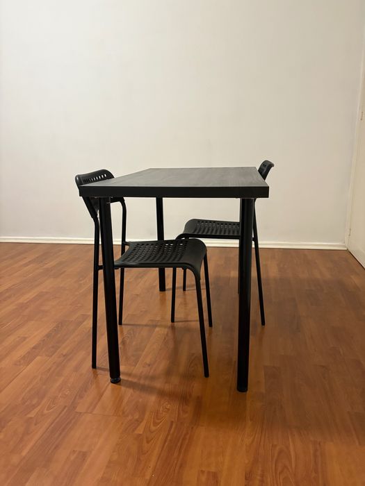 Conjunto mesa e duas cadeiras