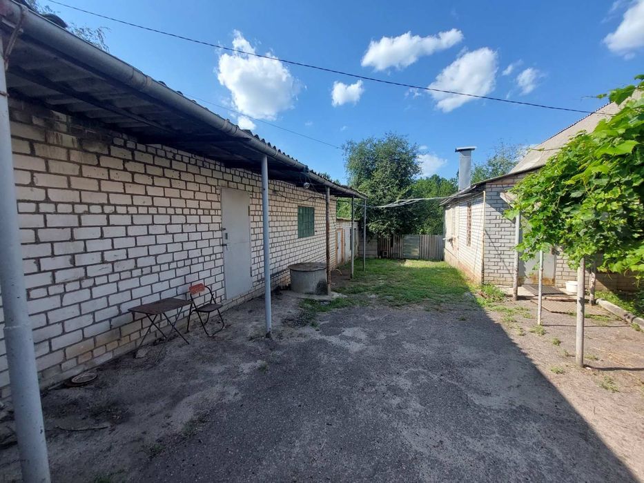 Люботин!Продам часть дома.Центр.