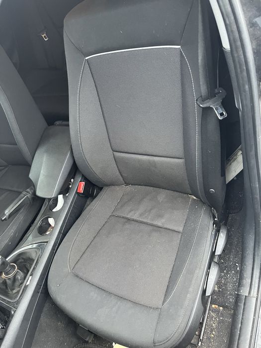 Fotele siedzenia kanapa boczki bmw e87 materialowe uk kpl