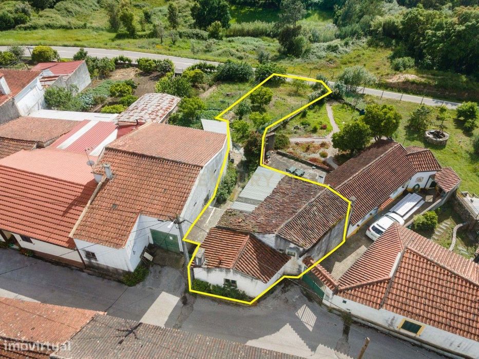 Moradia p/reconstrução com terreno no Forcado – Vila Nova de Poiares