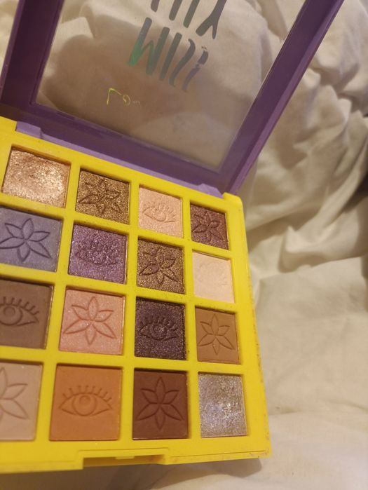 Paleta miss Lily marki lovely.