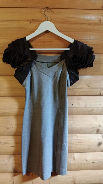 Вечірня сілуетна сукня