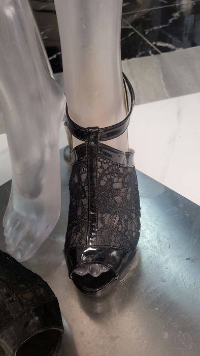 Buty koronka.lakierowane.