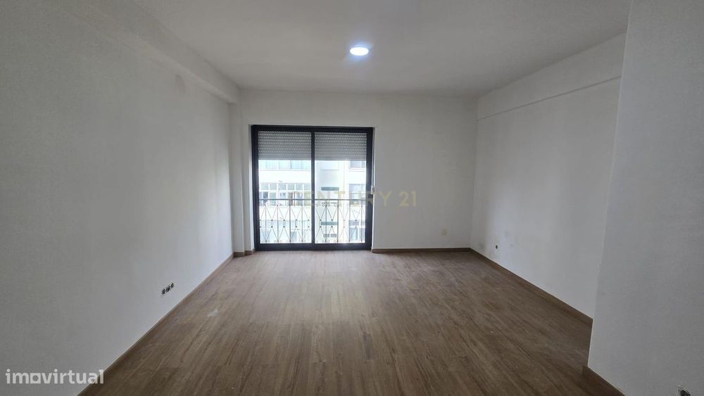 Apartamento T4 para Arrendamento – Bairro do Liceu, Setúbal Totalmente