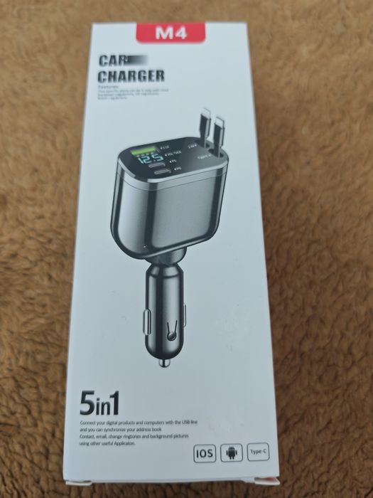 Ładowarka samochodowa z wysuwanym przewodem USB C i do  IPHONE