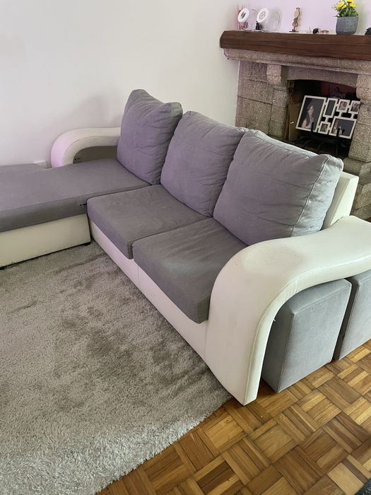 Sofá cinzento e branco