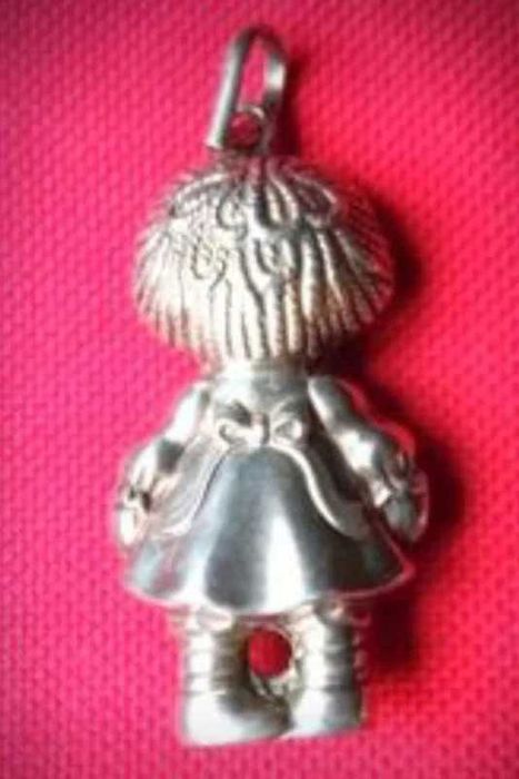 Pendente de prata - boneca de trapos de 1975, da célebre Topazio