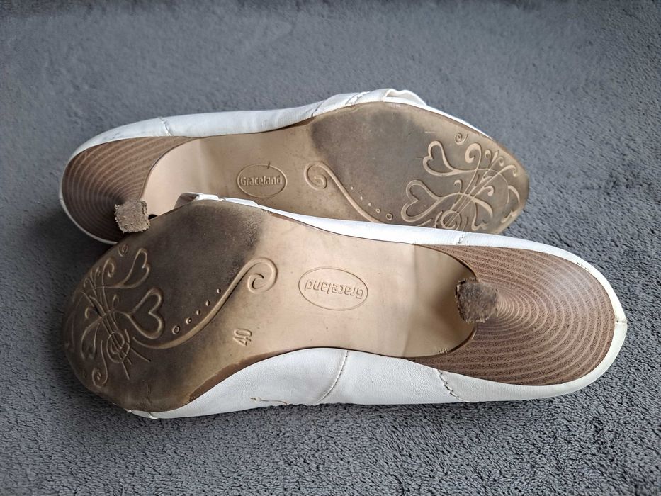 Buty na obcasie Deichmann rozmiar 40 kolor biały
