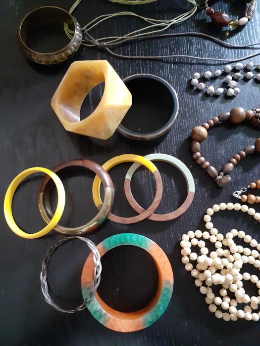 Lote conjunto de bijuteria africana, étnica,  tons terra 27 peças