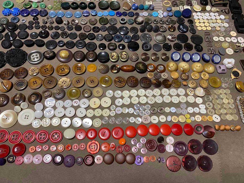 Пуговицы и застёжки любого цвета, формы и вида