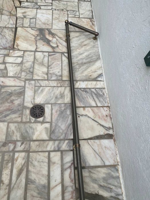 Corrimão em Bronze Escovado – 4,94 m | Elegante e Excelente Estado