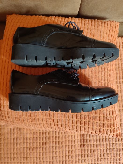 Buty damskie lakierowane Szydłowski