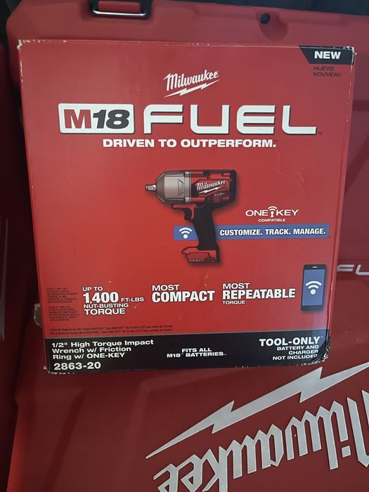 Топовий безщітковий акумуляторний гайковерт Milwaukee 2863.