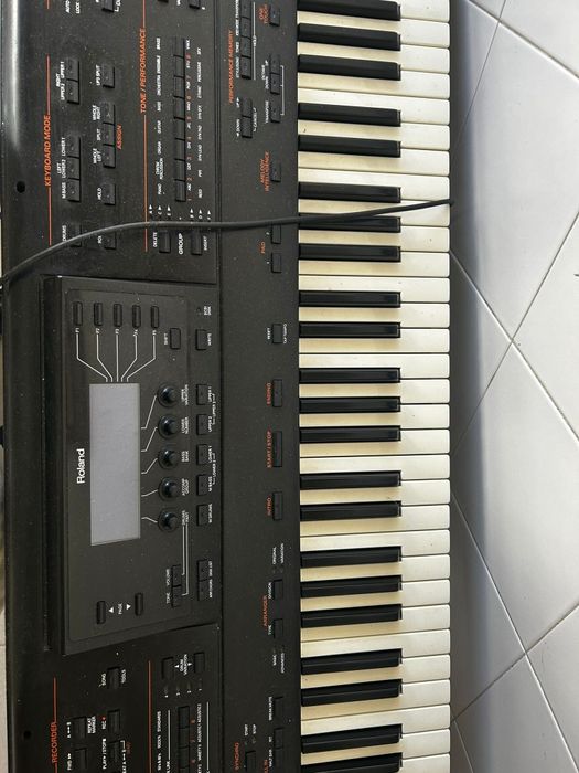Piano Roland G-1000 USADO