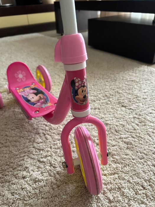 Trotinete infantil Disney Minnie rosa – como nova