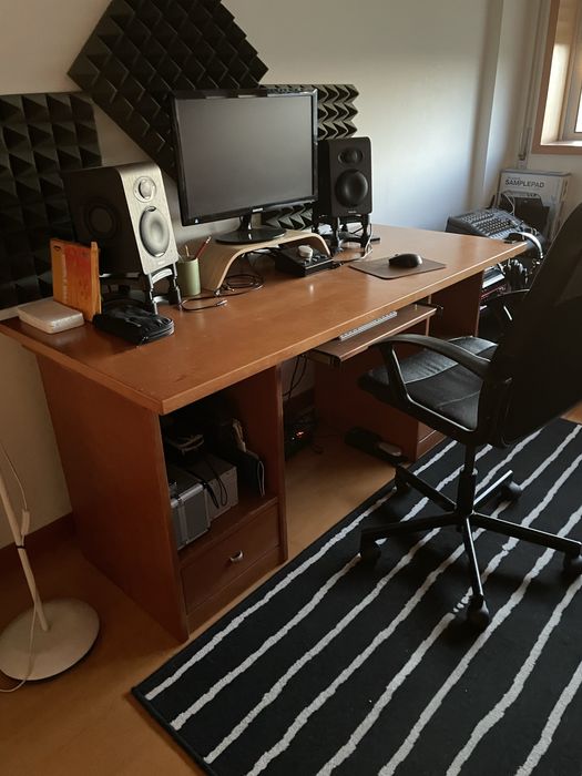 Secretaria e estante