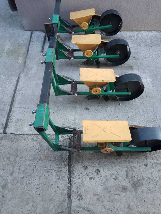 Сівалка чотирирядну до мотоблока