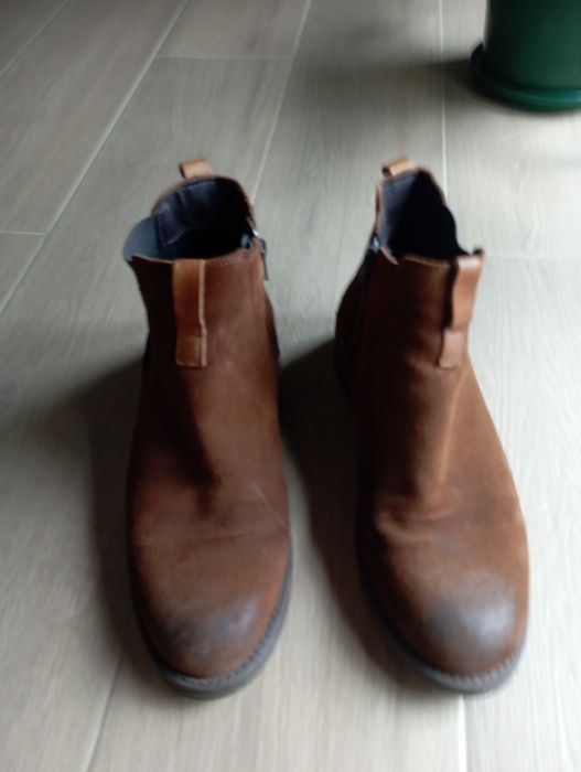 Vendo botas homem castanho camurça, em muito bom estado
