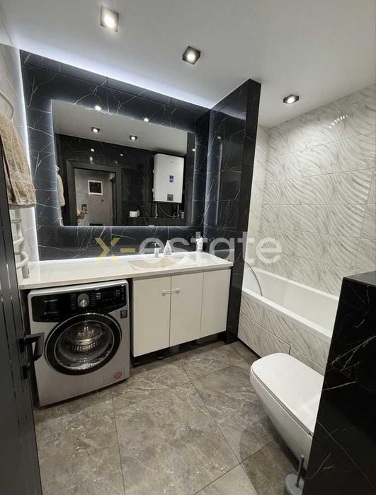 Продам трикімнатну квартиру на Салтівці по Амосова у тихому районі