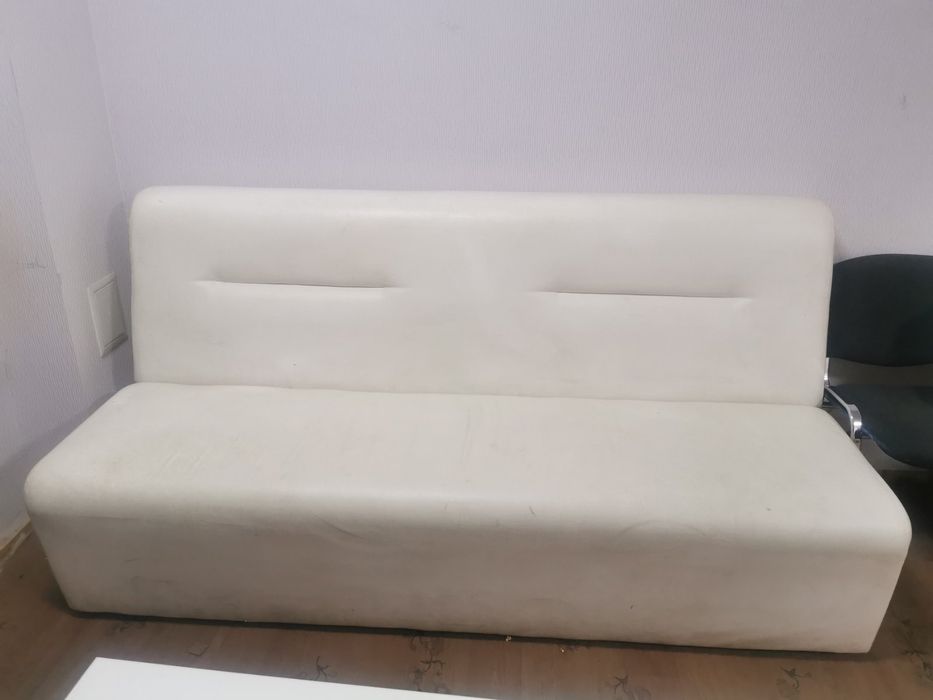Офисный не раскладной диван длинна 2 метра