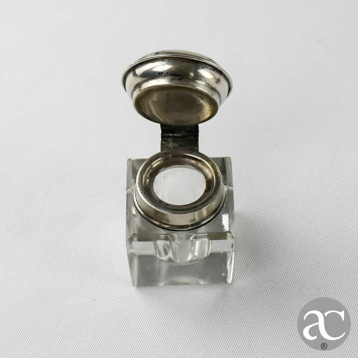 Tinteiro em mármore, prata portuguesa e vidro com pés em prata