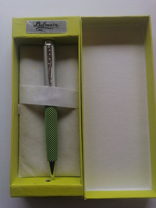 Caneta colecção marca BALMAIN. Num a usada ainda tem a tinta original
