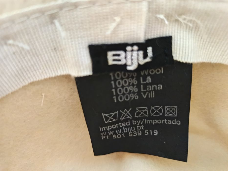Vendo chapéu branco para mulheres bom estado